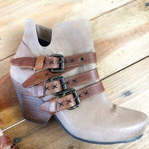 otot Taupe Lasso Leather Booties Western Straps and Buckles Size 7.5‎